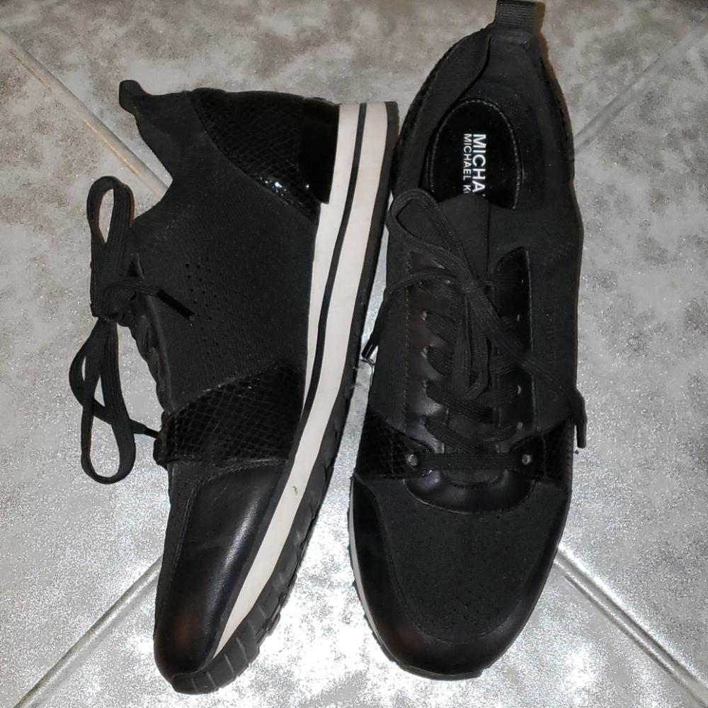 Michael Kors stretchy fabric EUC sneakers sz 10